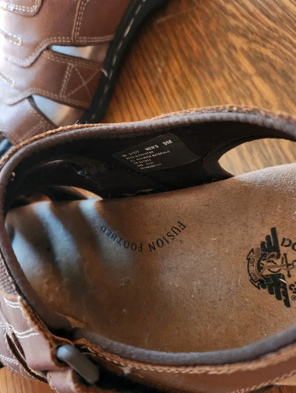 Docker's Mens Fisherman Memory Foam Sandal. EUC Sz 9